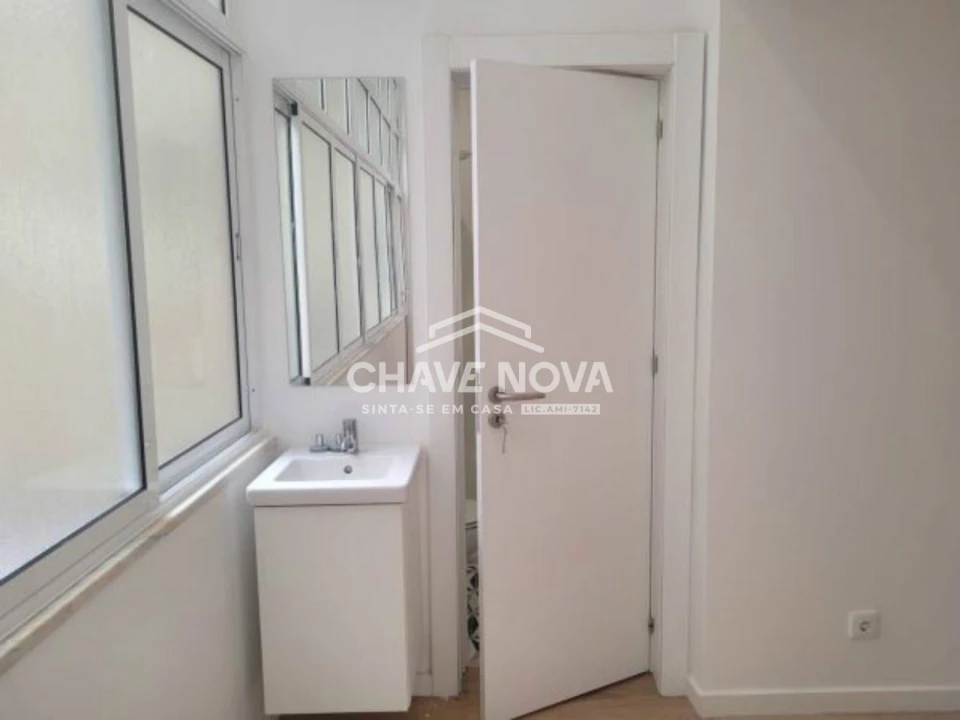Apartamento T1 para Arrendamento em Santo António Foto 11