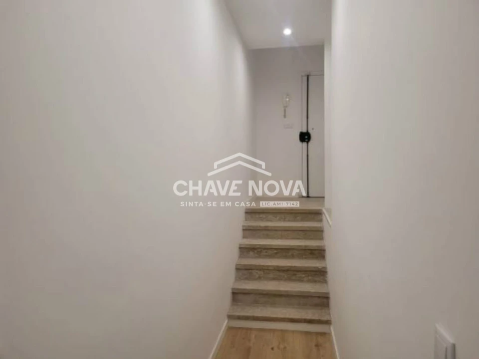 Apartamento T1 para Arrendamento em Santo António Foto 13