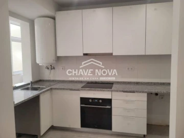 Apartamento T1 para Arrendamento em Santo António