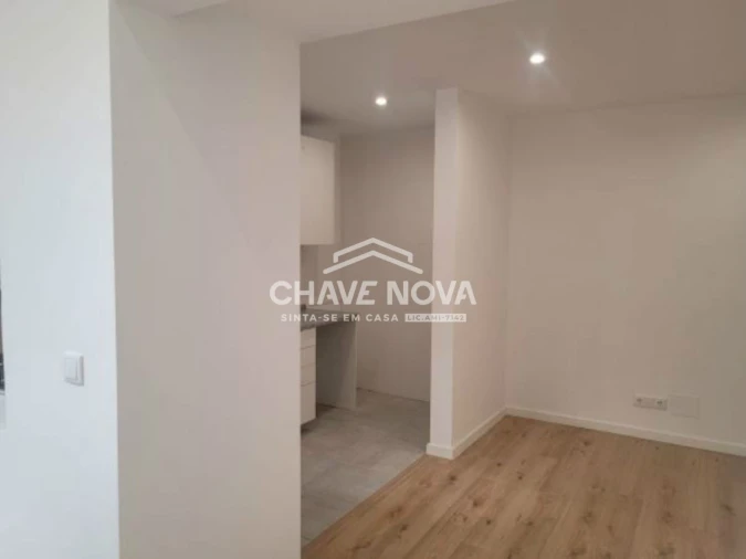 Apartamento T1 para Arrendamento em Santo António Foto 5
