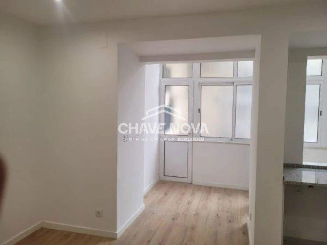 Apartamento T1 para Arrendamento em Santo António Foto 7
