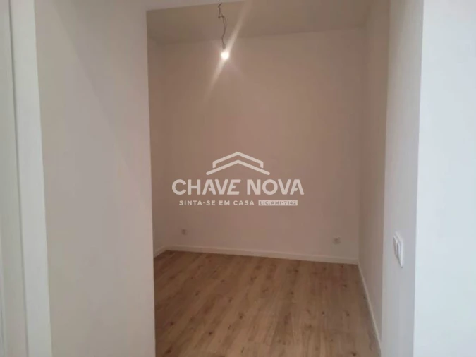 Apartamento T1 para Arrendamento em Santo António Foto 8