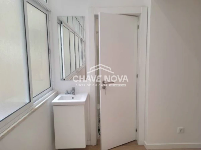 Apartamento T1 para Arrendamento em Santo António Foto 11