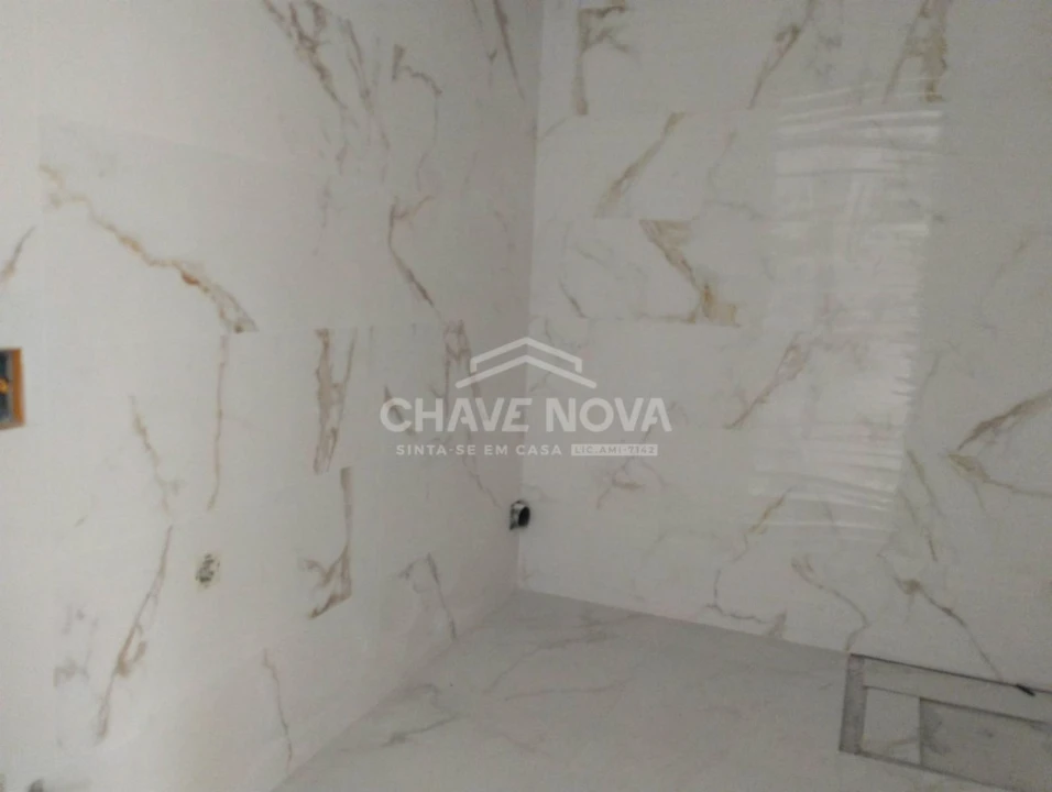 Apartamento T2 para Venda em Corroios Foto 7