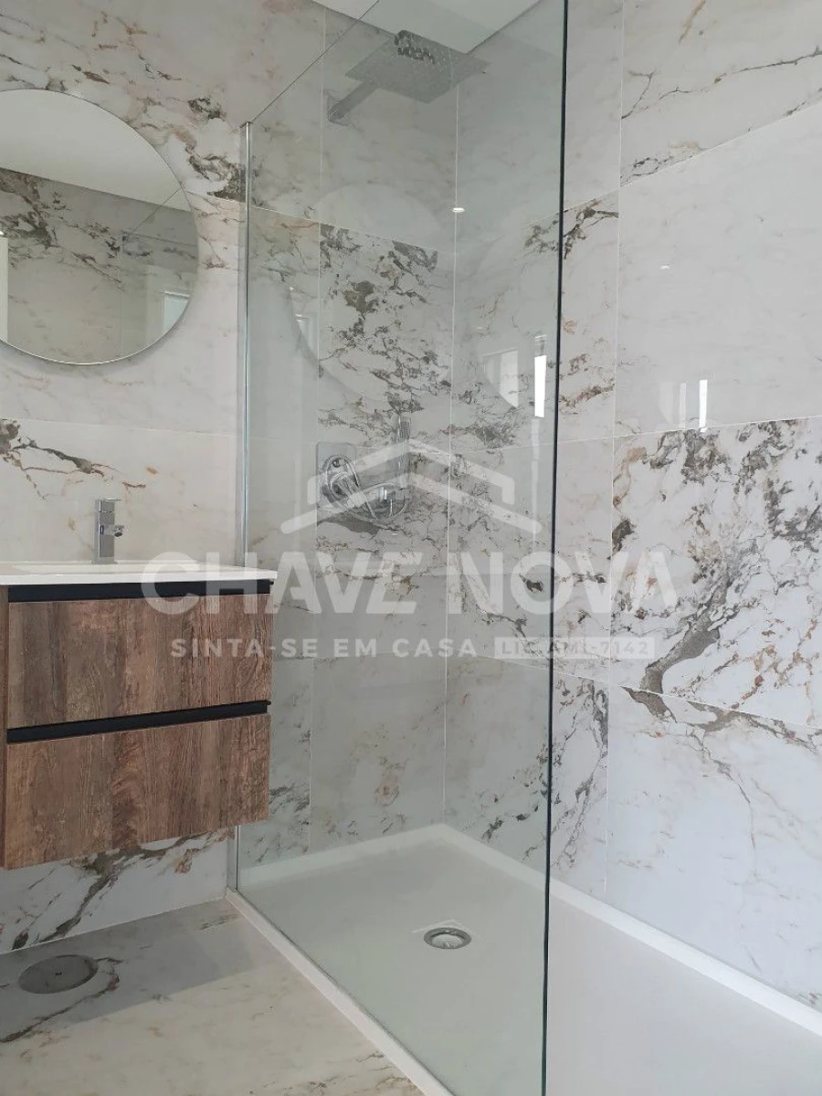 Apartamento T2 para Venda em Corroios Foto 17