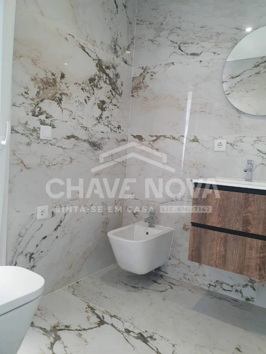 Apartamento T2 para Venda em Corroios Foto 18