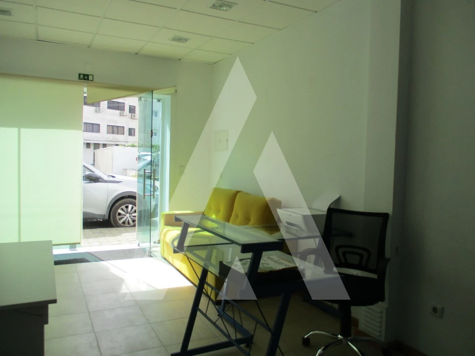 Loja para Arrendamento em Oliveira do Bairro Foto 4