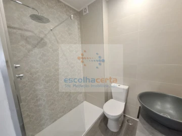 Apartamento T2 para Venda em Baixa da Banheira e Vale da Amoreira