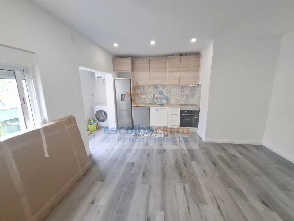 Apartamento T2 para Venda em Baixa da Banheira e Vale da Amoreira Foto 4