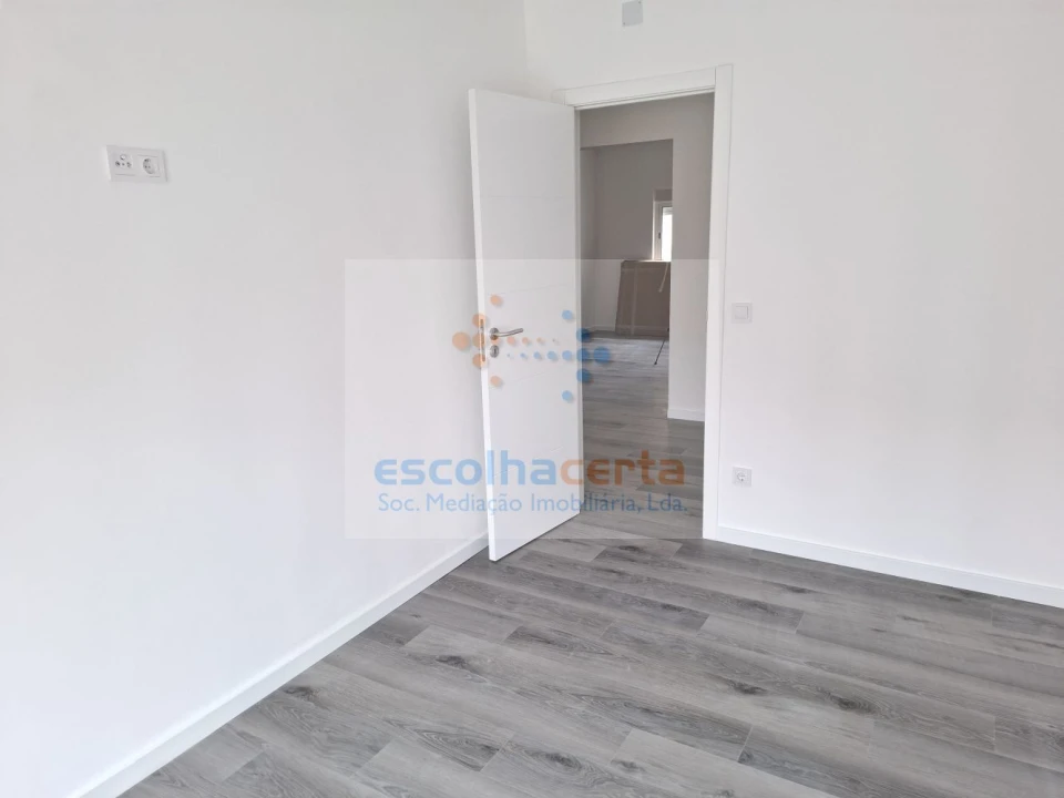 Apartamento T2 para Venda em Baixa da Banheira e Vale da Amoreira Foto 8