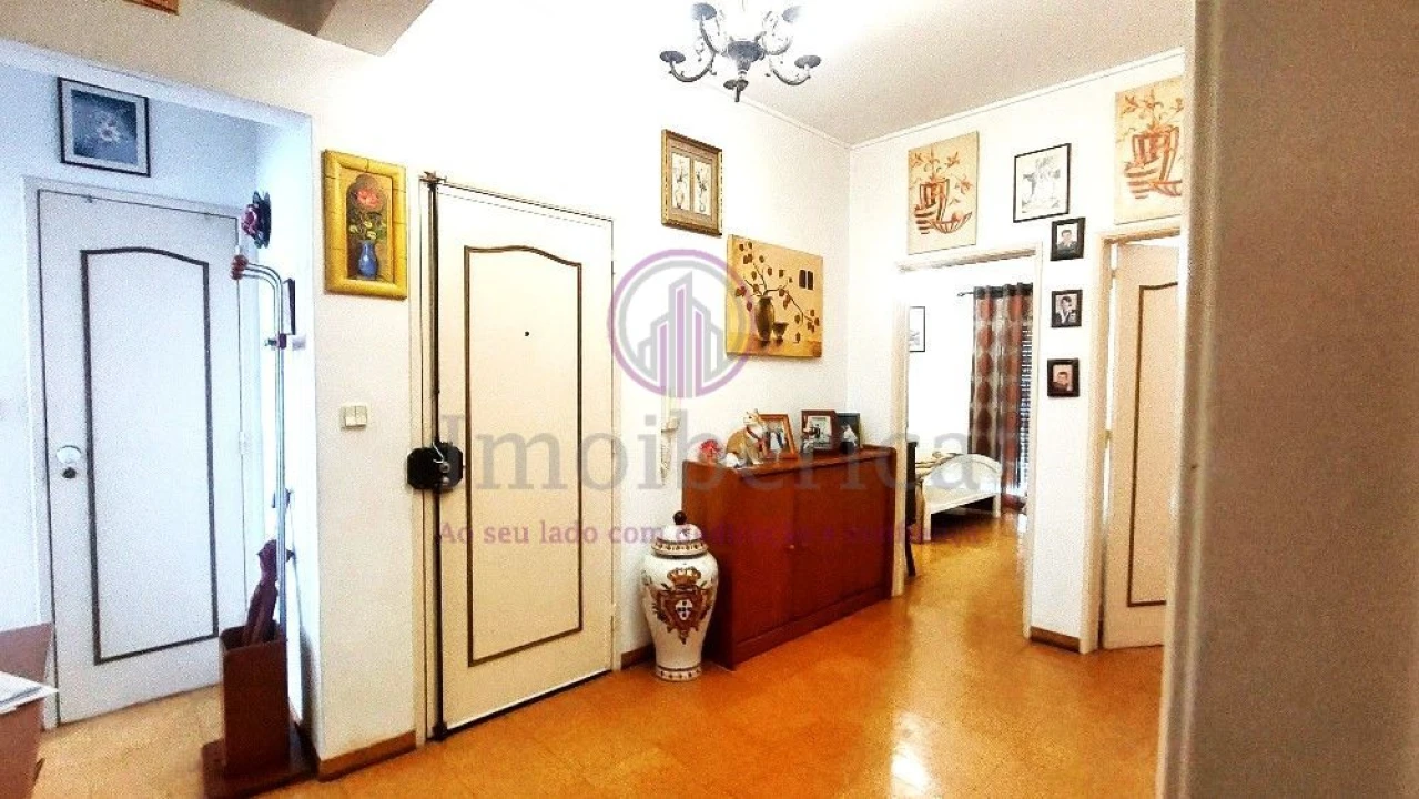 Apartamento T2 para Venda em Rio de Mouro Foto 17