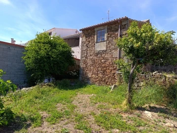 Moradia T4 para Venda em Três Povos