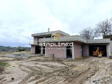 Moradia T4 para Venda em Teixoso e Sarzedo