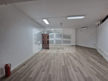 Loja para Arrendamento em Algés, Linda-A-Velha e Cruz Quebrada-Dafundo