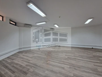 Loja para Arrendamento em Algés, Linda-A-Velha e Cruz Quebrada-Dafundo