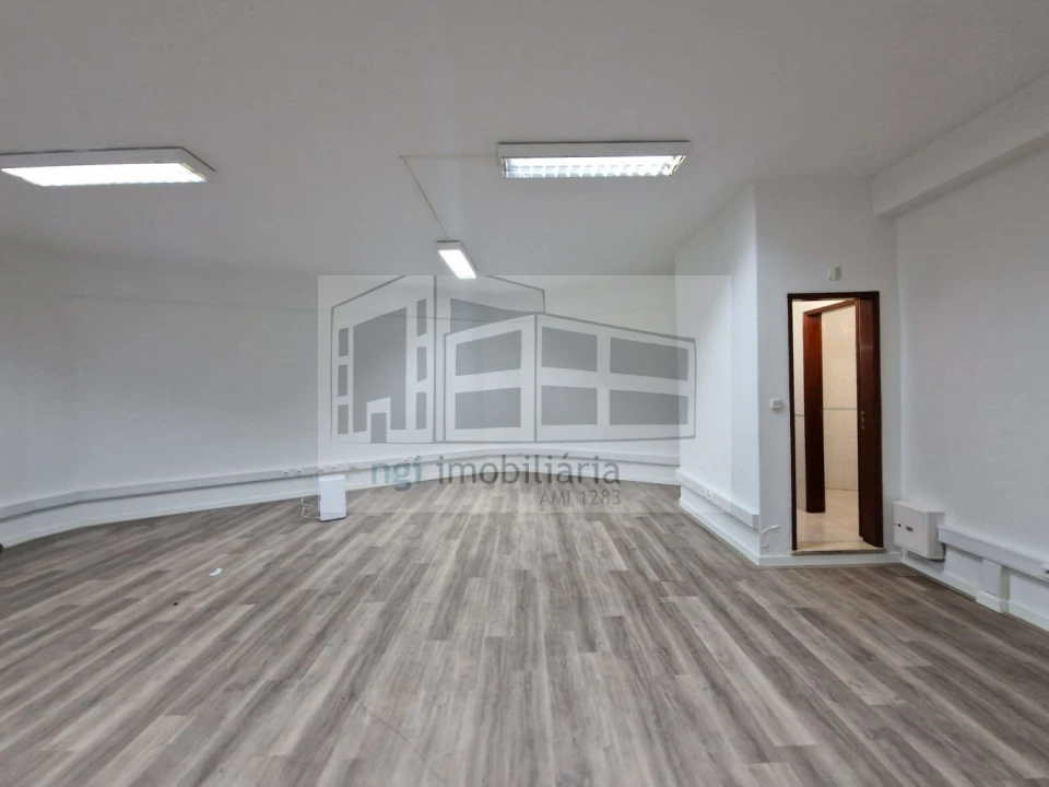 Loja para Arrendamento em Algés, Linda-A-Velha e Cruz Quebrada-Dafundo Foto 1