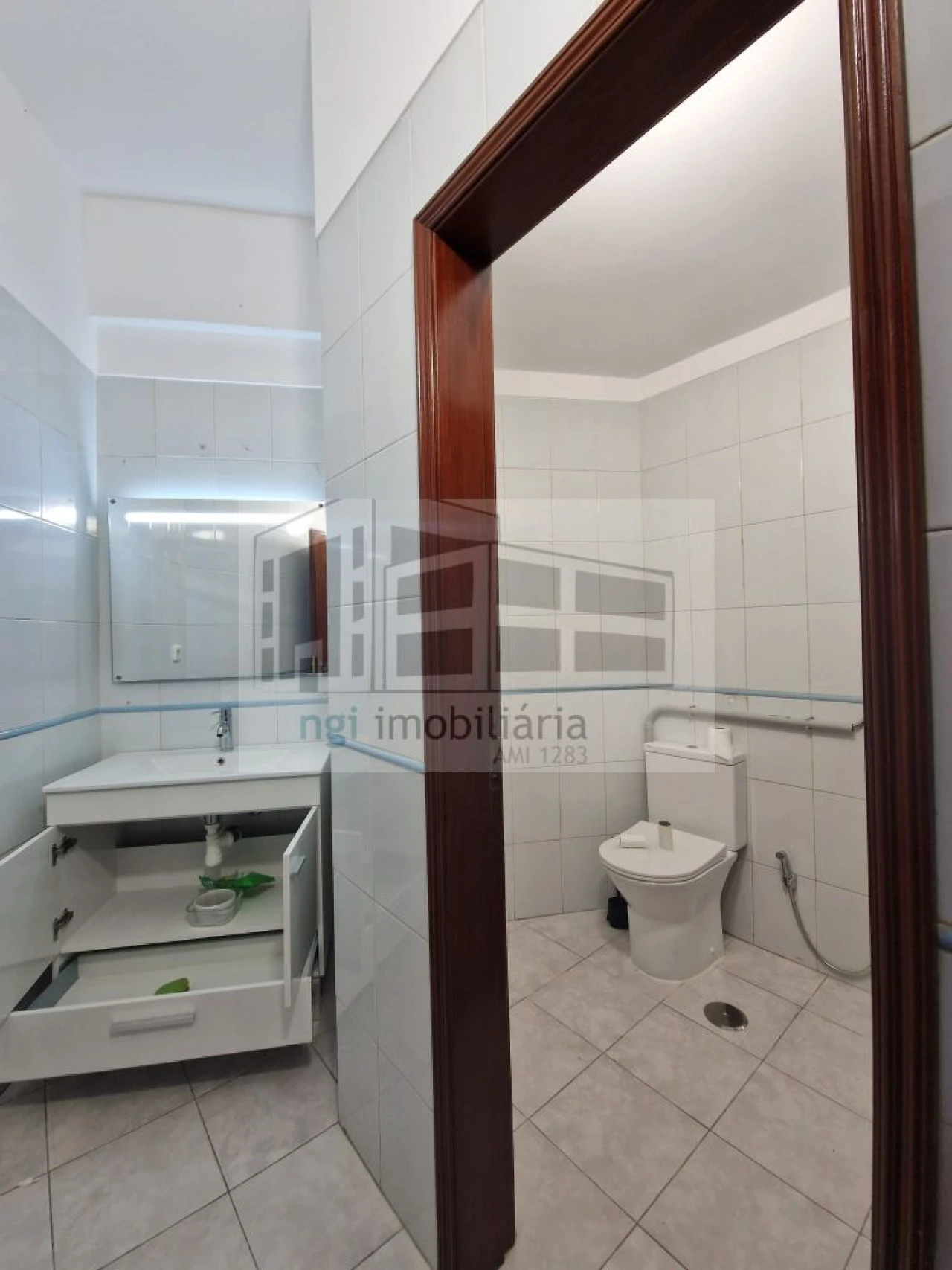 Loja para Arrendamento em Algés, Linda-A-Velha e Cruz Quebrada-Dafundo Foto 4