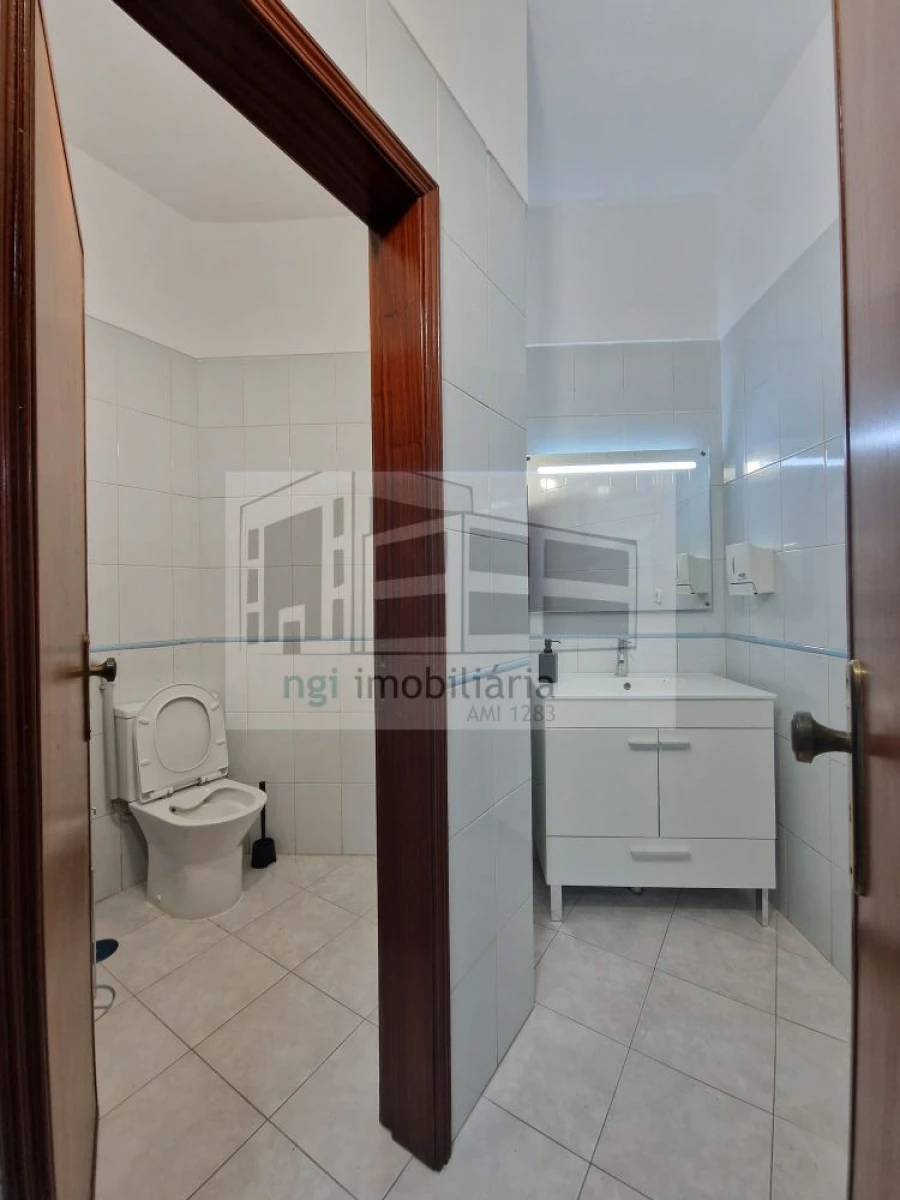 Loja para Arrendamento em Algés, Linda-A-Velha e Cruz Quebrada-Dafundo Foto 12