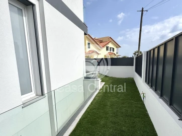 Moradia T2 para Venda em São Domingos de Rana