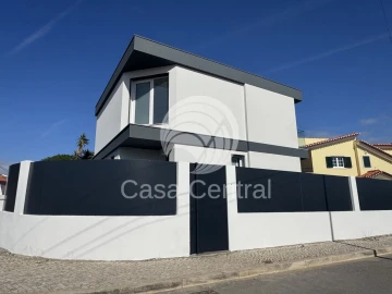 Moradia T2 para Venda em São Domingos de Rana