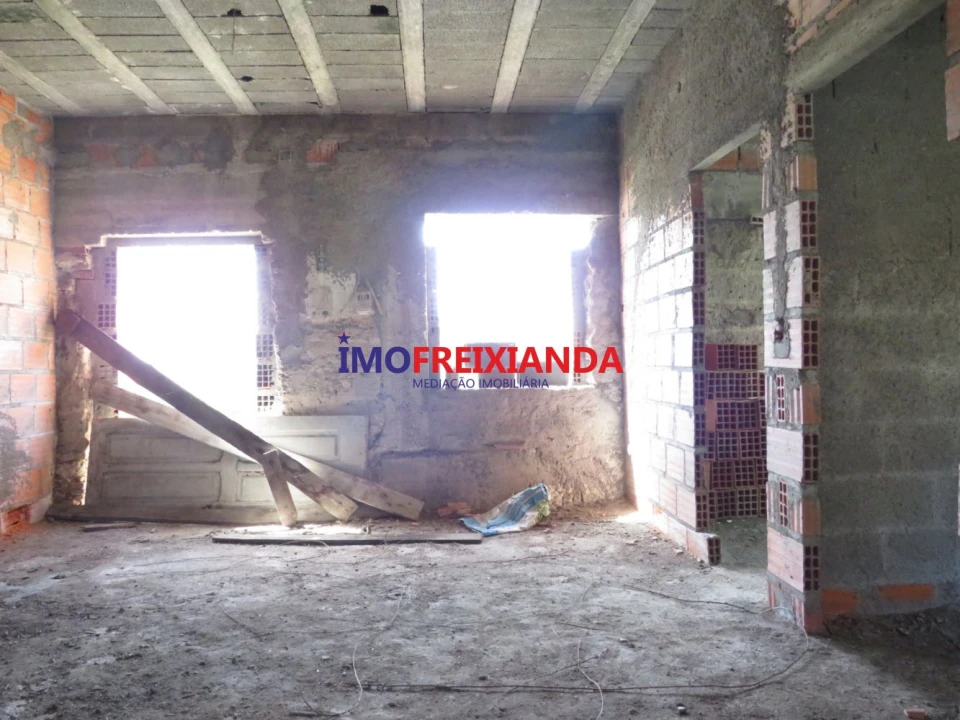 Moradia T2 para Venda em Caxarias Foto 16