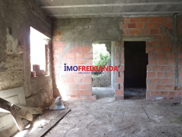 Moradia T2 para Venda em Caxarias