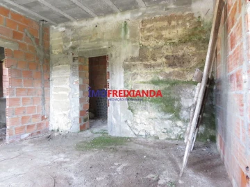 Moradia T2 para Venda em Caxarias