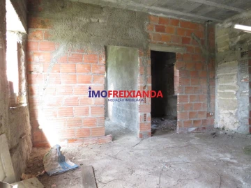 Moradia T2 para Venda em Caxarias