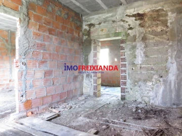 Moradia T2 para Venda em Caxarias