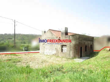 Moradia T2 para Venda em Caxarias