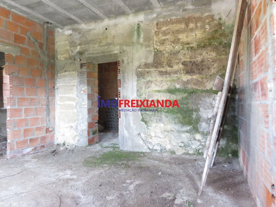 Moradia T2 para Venda em Caxarias Foto 14