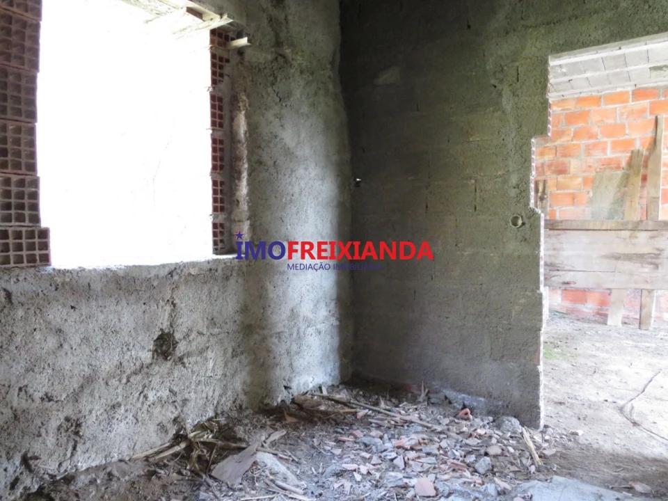 Moradia T2 para Venda em Caxarias Foto 21