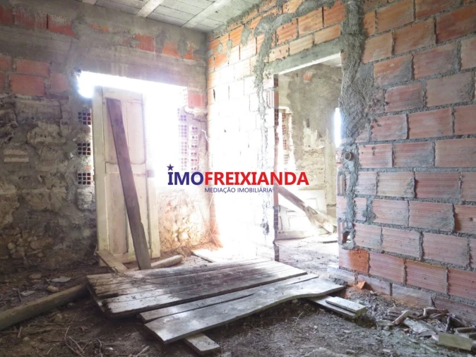 Moradia T2 para Venda em Caxarias Foto 11