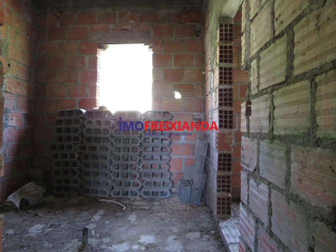 Moradia T2 para Venda em Caxarias Foto 22