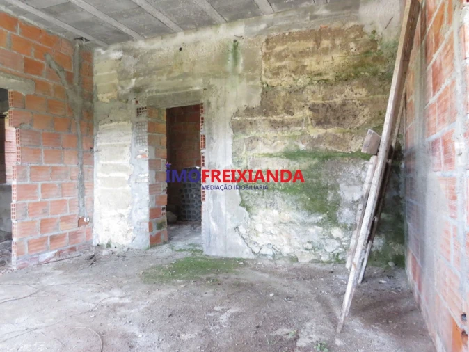 Moradia T2 para Venda em Caxarias Foto 14