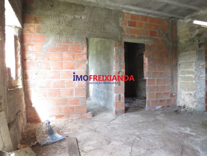 Moradia T2 para Venda em Caxarias Foto 13