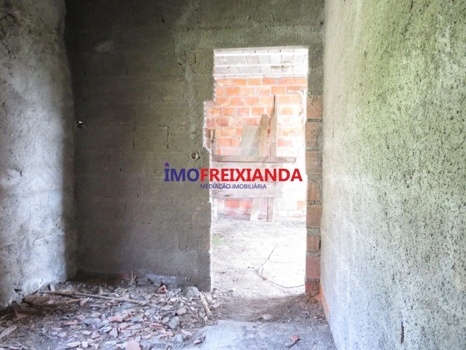 Moradia T2 para Venda em Caxarias Foto 20