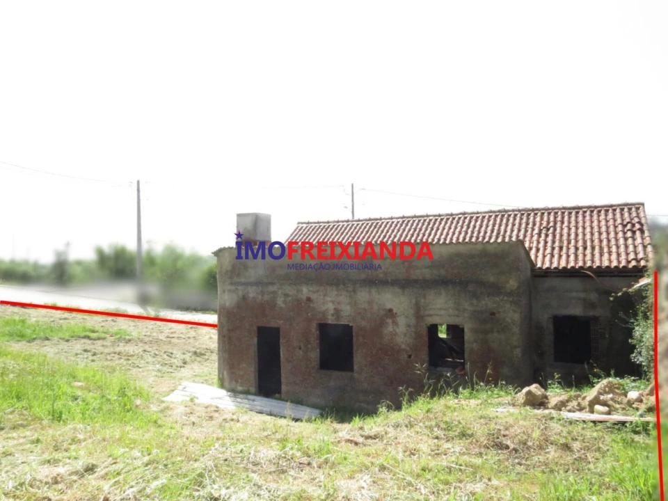 Moradia T2 para Venda em Caxarias Foto 5