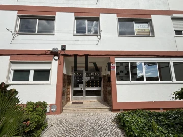Apartamento T2 para Venda em Carcavelos e Parede