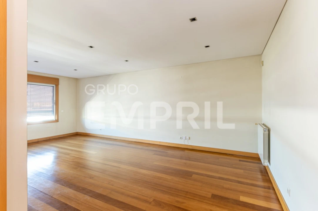 Apartamento T2 para Arrendamento em Ramalde Foto 8