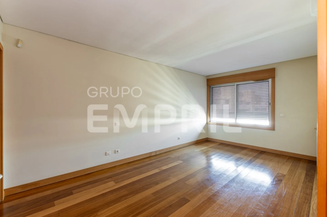 Apartamento T2 para Arrendamento em Ramalde Foto 24