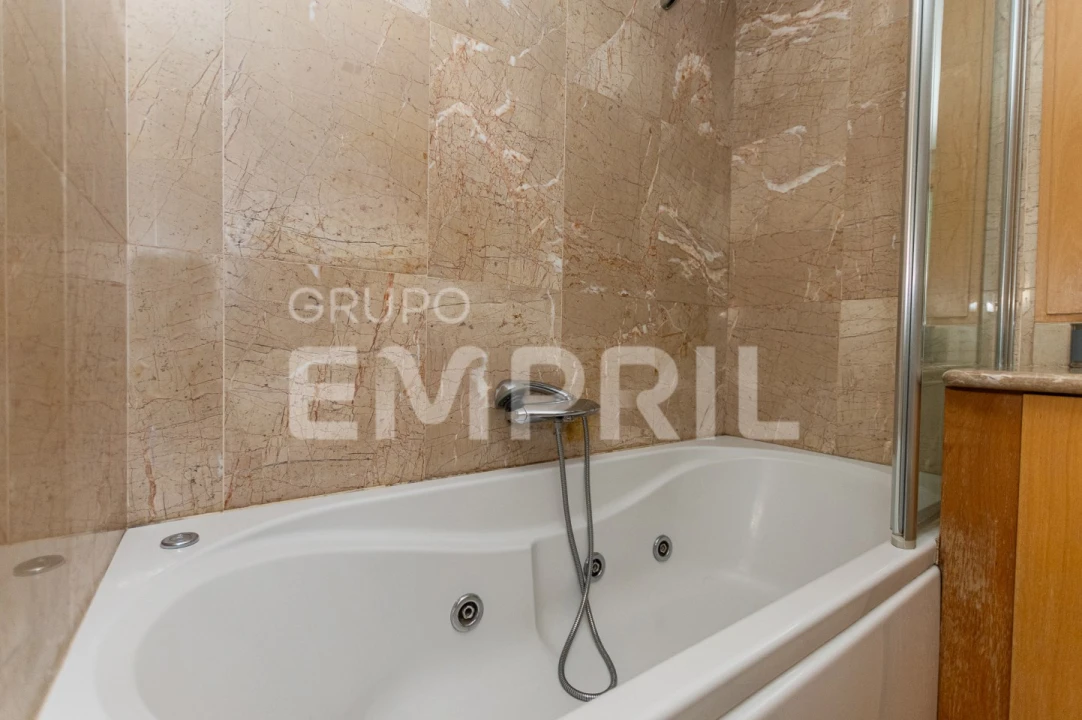 Apartamento T2 para Arrendamento em Ramalde Foto 30