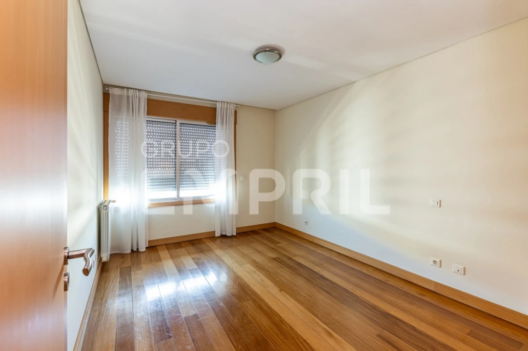 Apartamento T2 para Arrendamento em Ramalde Foto 32