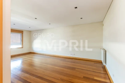 Apartamento T2 para Arrendamento em Ramalde