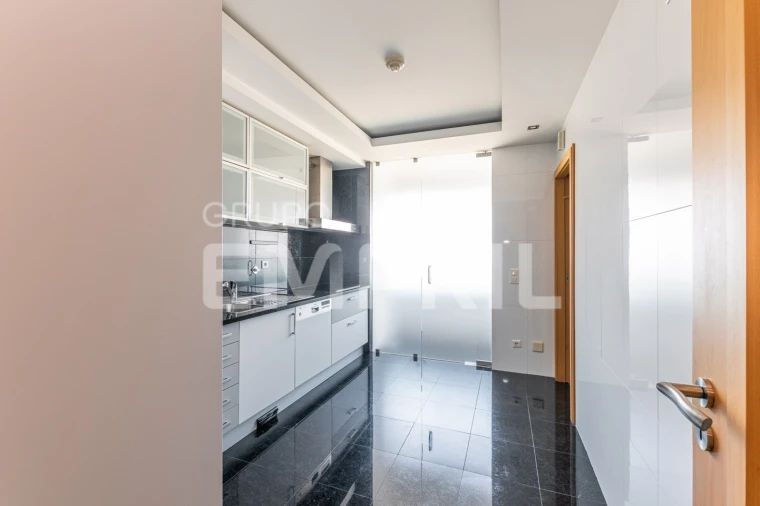 Apartamento T2 para Arrendamento em Ramalde Foto 11