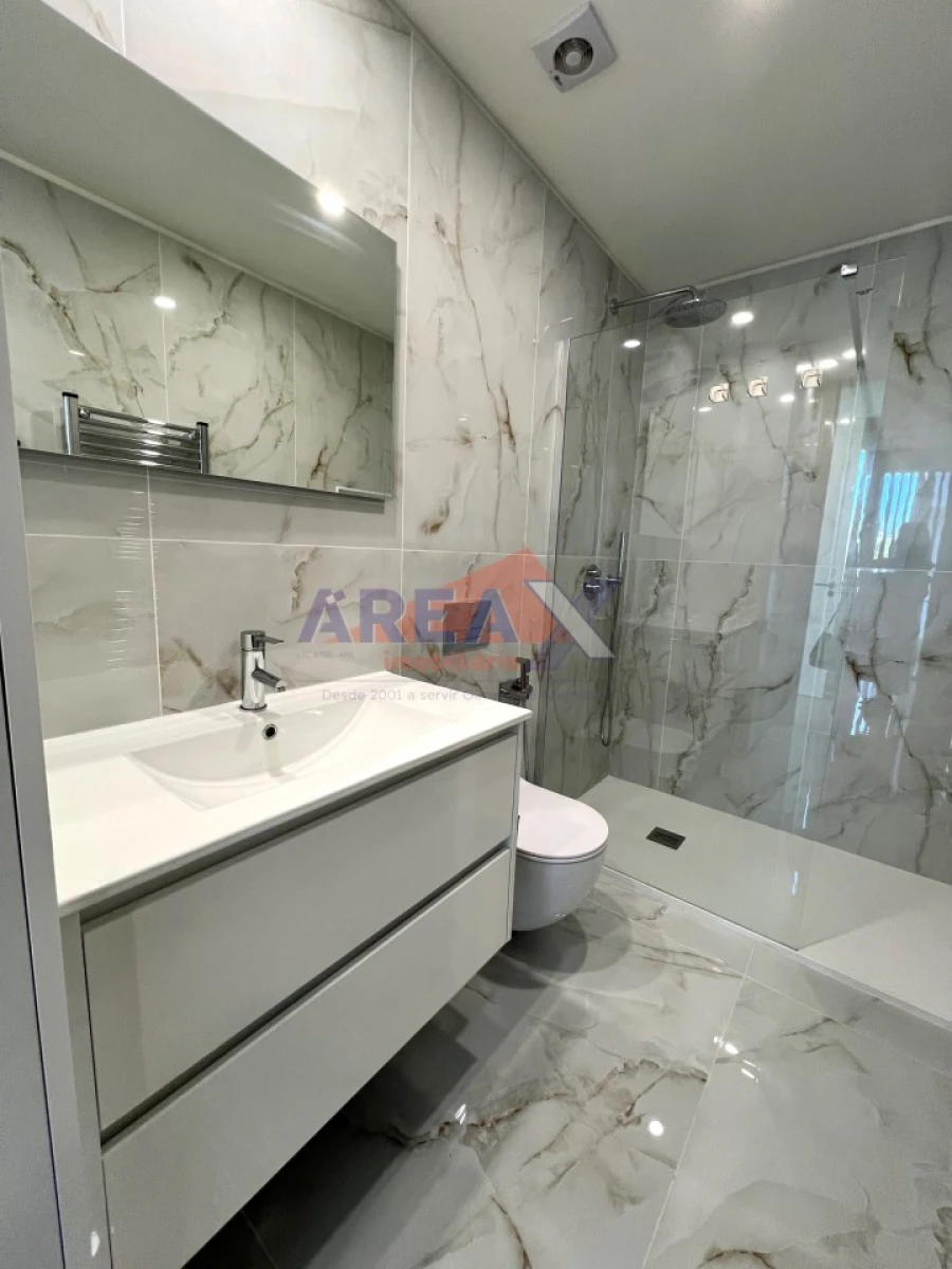 Apartamento T1 para Venda em São João da Madeira Foto 13