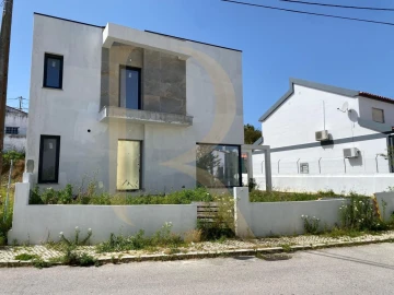 Moradia T4 para Venda em Charneca de Caparica e Sobreda