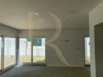Moradia T4 para Venda em Charneca de Caparica e Sobreda
