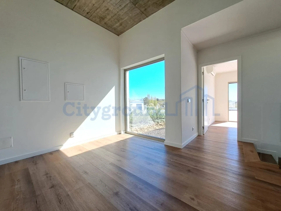 Moradia T4 para Venda em Atouguia da Baleia Foto 6