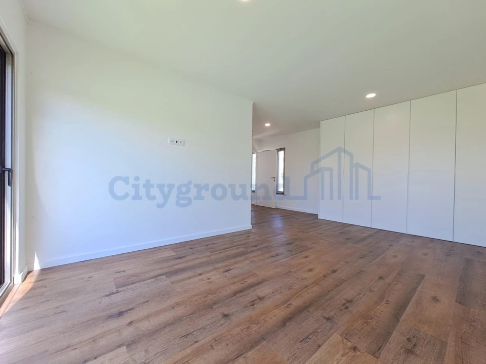 Moradia T4 para Venda em Atouguia da Baleia Foto 21